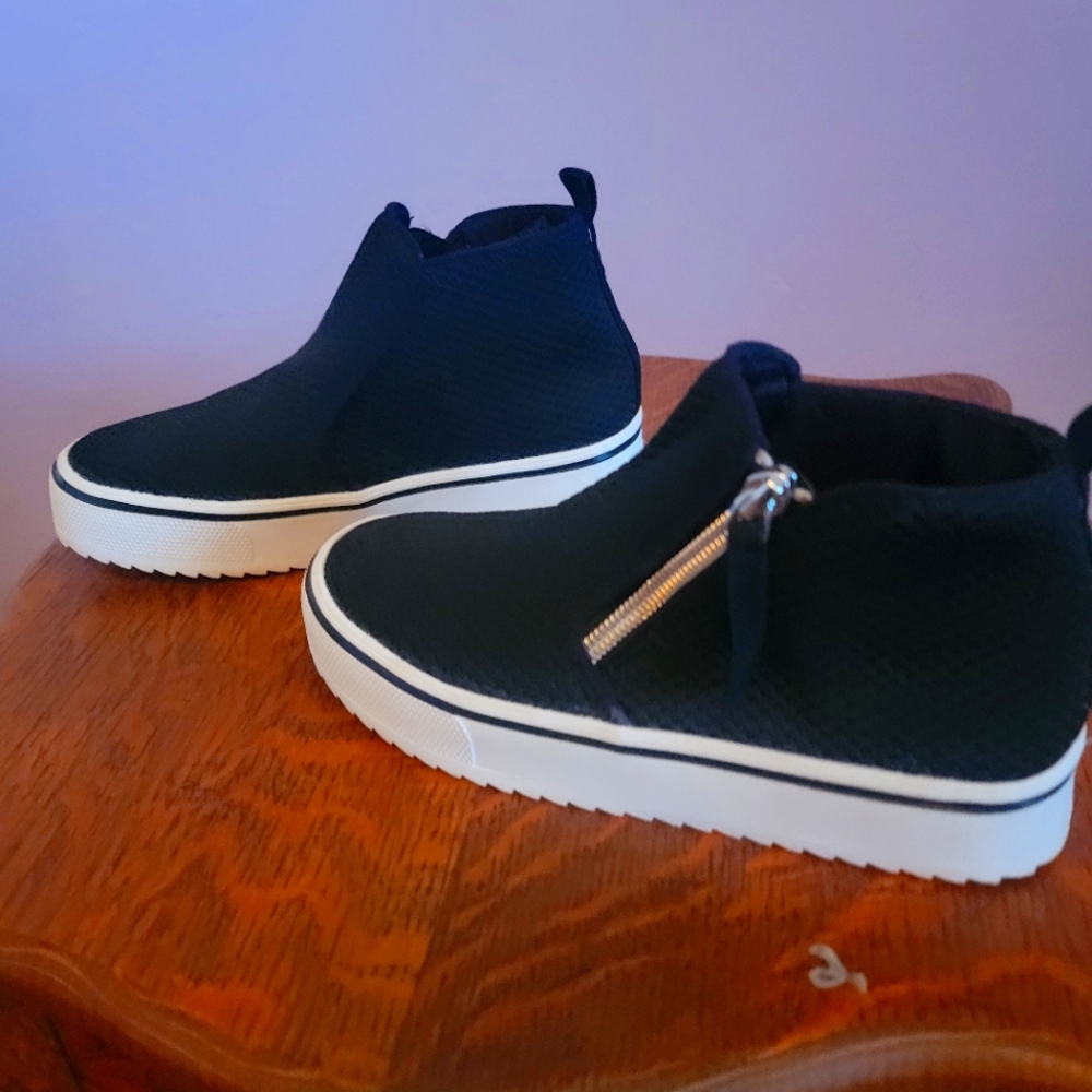 Girls size 1 NWOT Steve Madden shoes